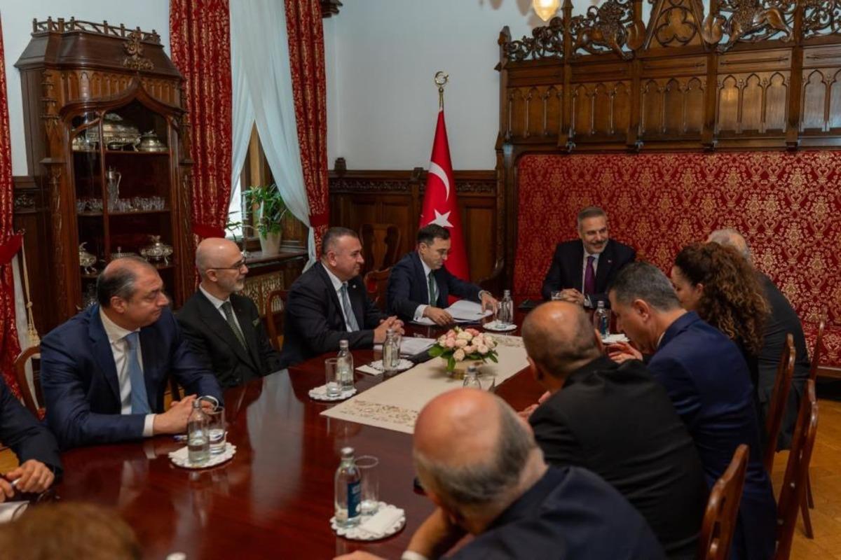 Dışişleri Bakanı Fidan, Rusya da T&uuml;rk iş adamlarıyla buluştu 1