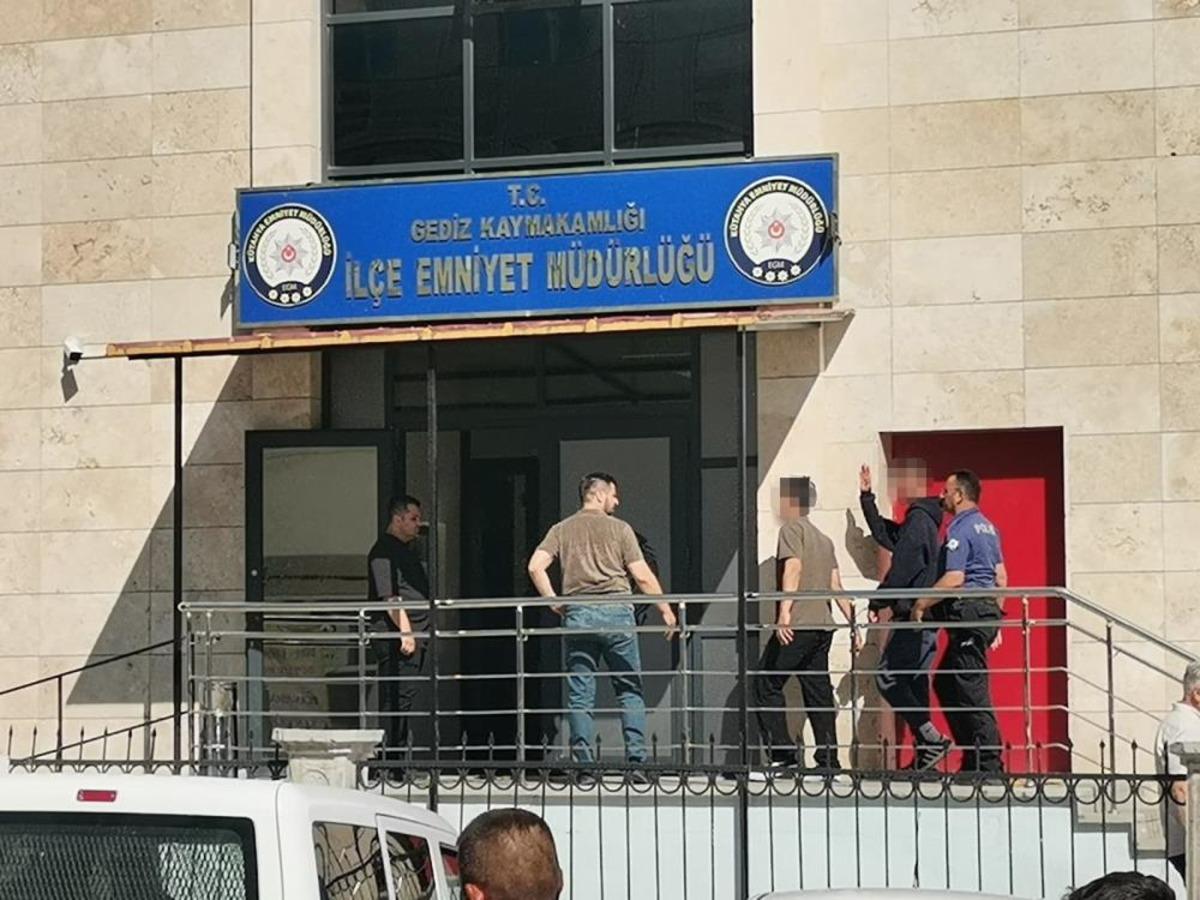 K&uuml;tahya da iğren&ccedil; olay: &Ccedil;ocuğa cinsel istismarla ilgili 6 ş&uuml;pheli tutuklandı 2
