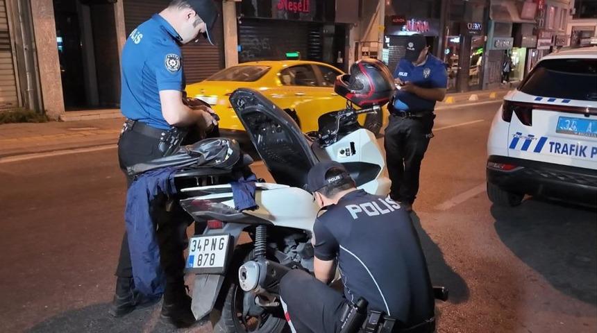 Kadık&ouml;y&rsquo;de helikopter destekli asayiş denetimi: Motosikletli uyuşturucu ticaretinden g&ouml;zaltına alındı