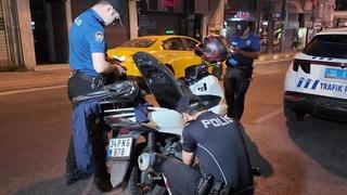 Kadıköy’de helikopter destekli asayiş denetimi: Motosikletli uyuşturucu ticaretinden gözaltına alındı