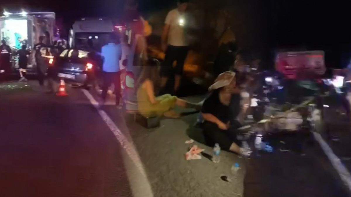 Şanlıurfa'da feci kaza! Araçlar kafa kafaya çarpıştı: 2 ölü, 8 yaralı