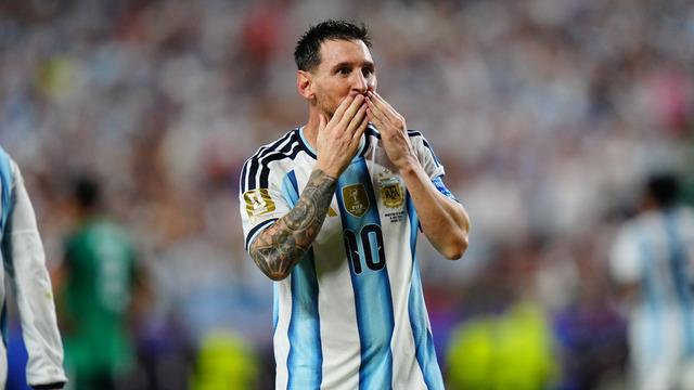 Lionel Messi'den tarihi başarı! Klose'yi yakaladı, rekora göz dikti