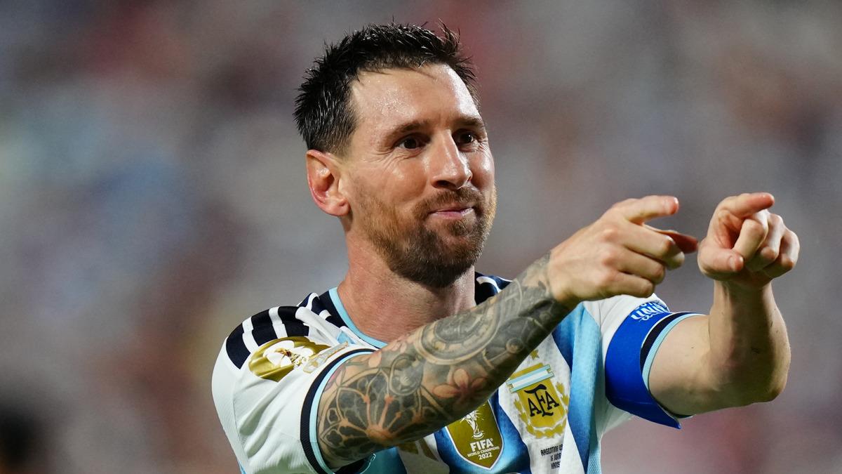 Lionel Messi den tarihi başarı! Klose yi yakaladı, rekora g&ouml;z dikti 2