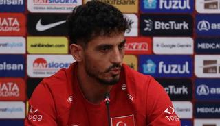 Paraguay ma&ccedil;ı &ouml;ncesi basın toplantısında isyan! "Bir insanın sa&ccedil;ına, bıyığına laf etmek &ccedil;ok başka bir boyut"