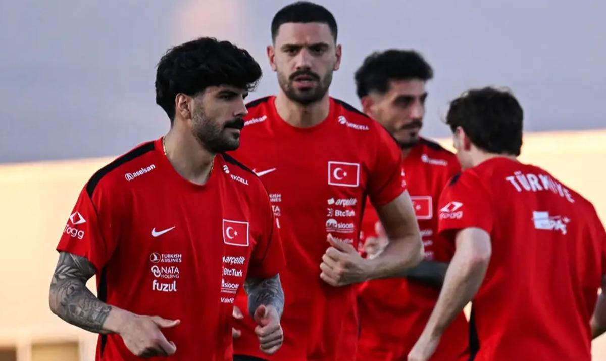 Paraguay maçı öncesi basın toplantısında isyan! "Bir insanın saçına, bıyığına laf etmek çok başka bir boyut" 2