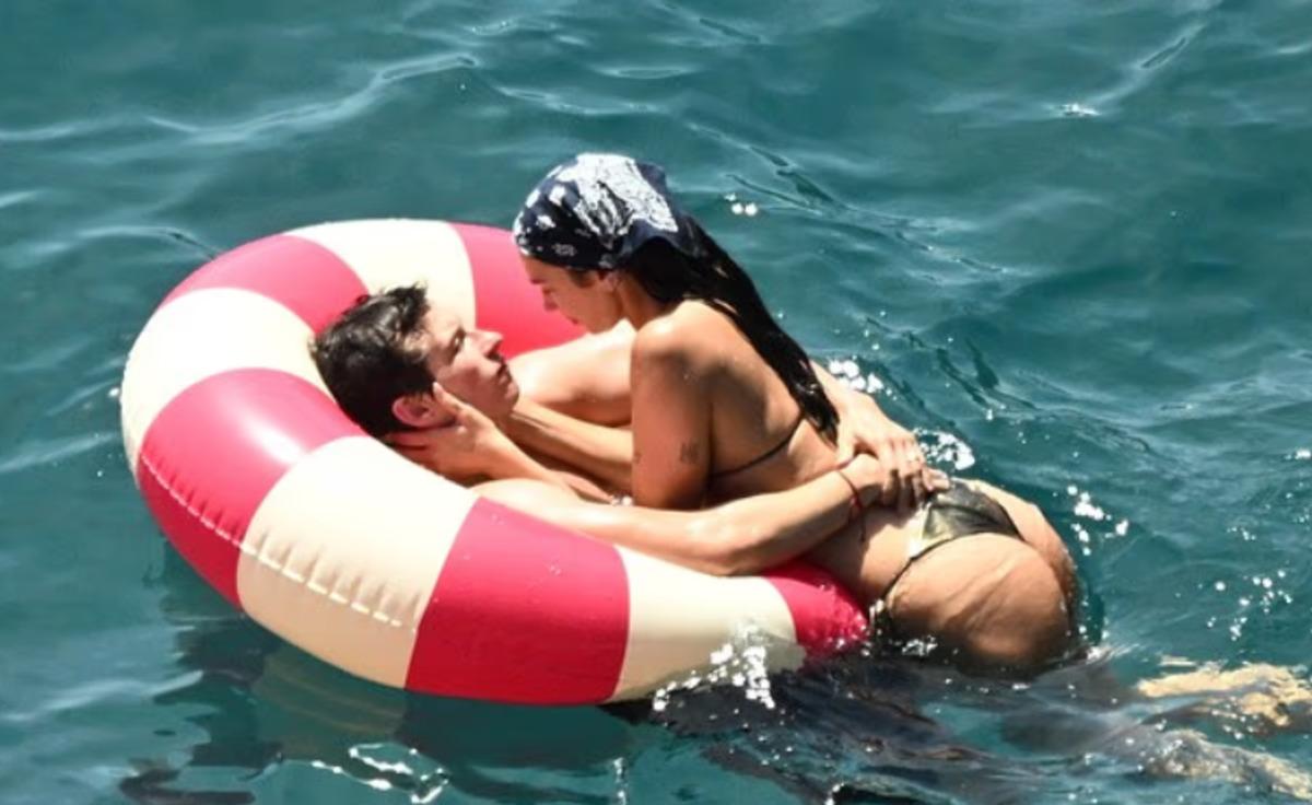 Dua Lipa ve Callum Turner balayında! "Birbirlerine dokunmadan duramıyorlardı" 1