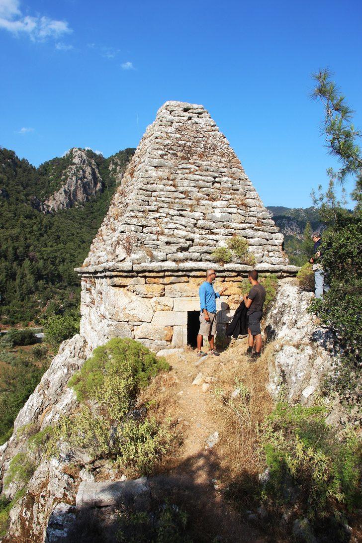 Türbe sanılan mezardan Yunanlı boksör çıktı! G1