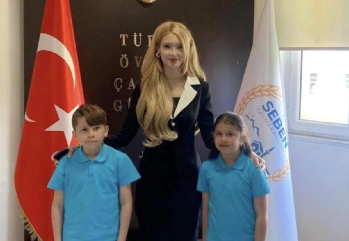 Barbie bebeğe benzetilmişti! Kaymakam Tuğçe Orhan a yeni görev... Erdoğan imzaladı 7