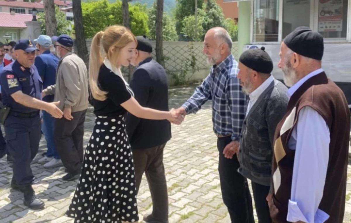 Barbie bebeğe benzetilmişti! Kaymakam Tuğçe Orhan a yeni görev... Erdoğan imzaladı 1