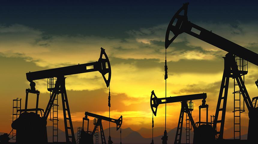 Brent petrol fiyatında d&uuml;ş&uuml;ş s&uuml;r&uuml;yor: G&ouml;zler Fed'e &ccedil;evrildi