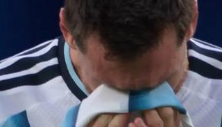 Messi, tarihe ge&ccedil;tiği ma&ccedil;ta g&ouml;zyaşlarına boğuldu! Sebebini ma&ccedil; sonu a&ccedil;ıkladı
