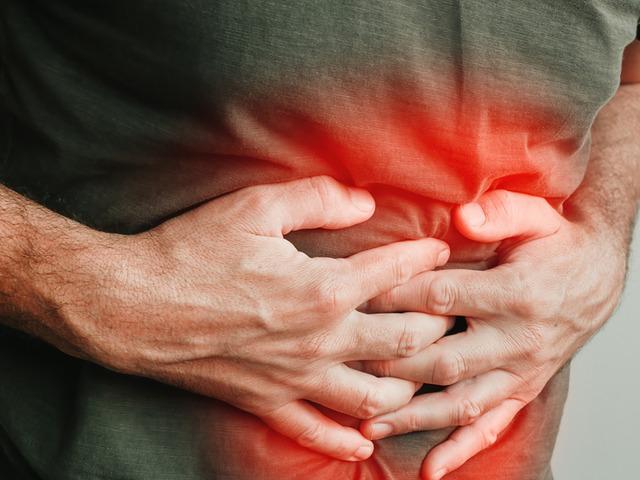 Bu belirtilere dikkat: Refl&uuml; sadece mide yanmasından ibaret değil
