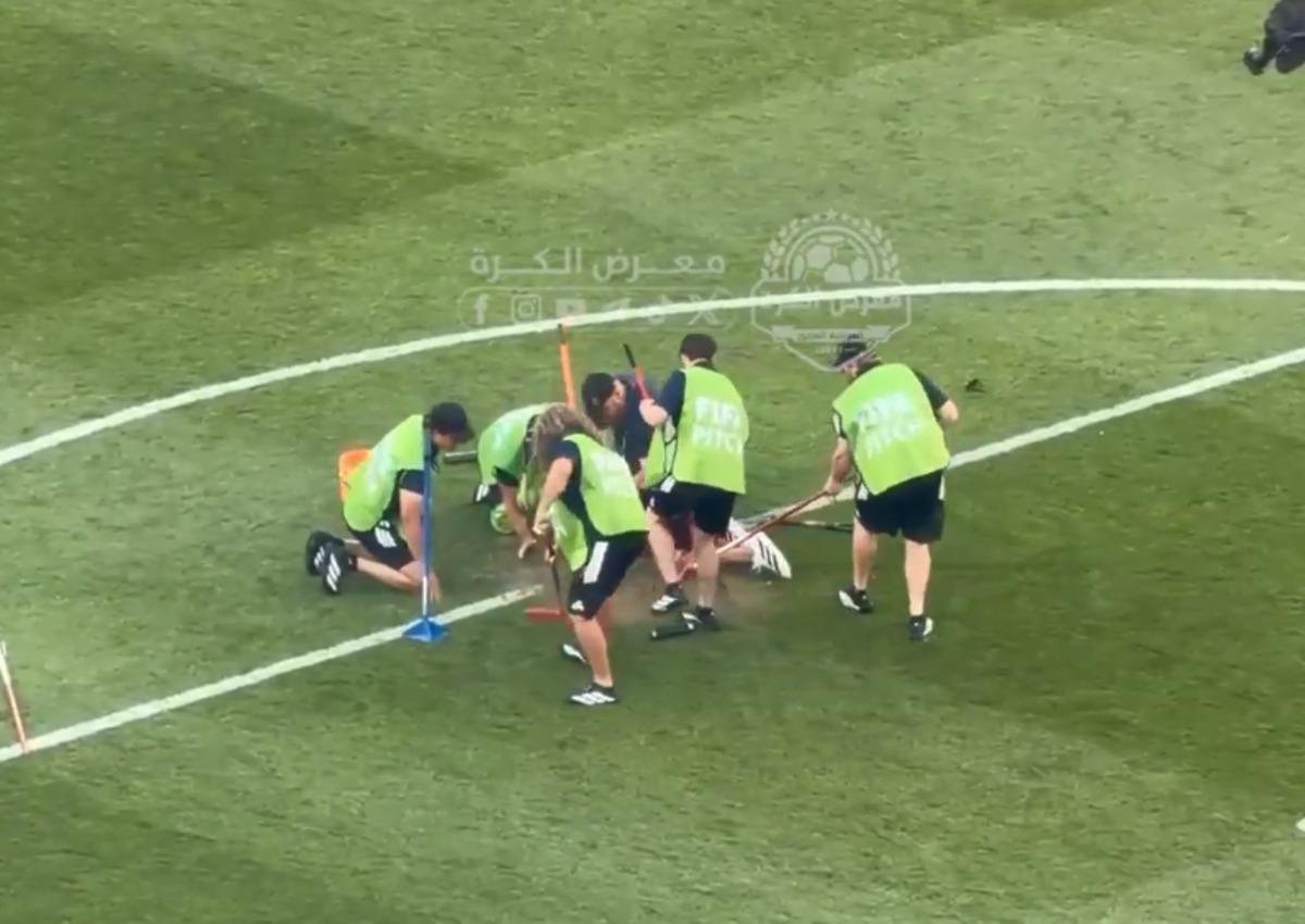 Dünya Kupası nda inanılmaz olay! Sahanın ortasında su borusu patladı... 2