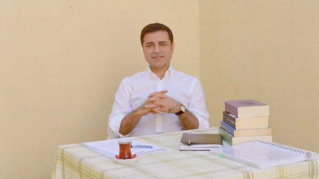 HDP'nin Cumhurbaşkanı adayı Selahattin Demirtaş: Tutuklu 12 FETÖ savcısının fezleke ve sahte delilleriyle halen tutukluyum