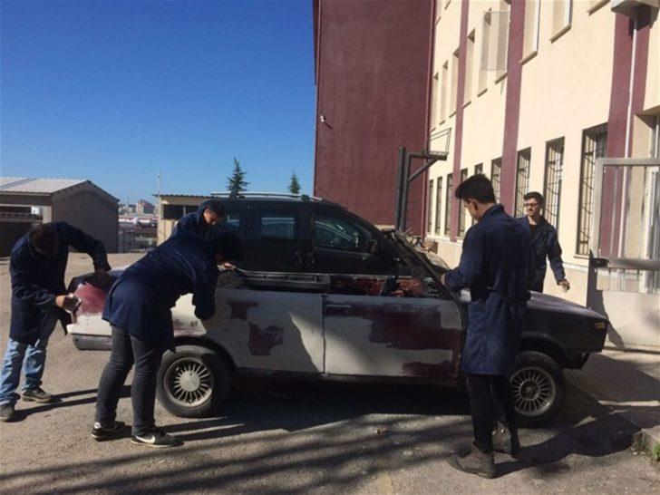 Hurda aracı spor otomobile dönüştürdüler  G3