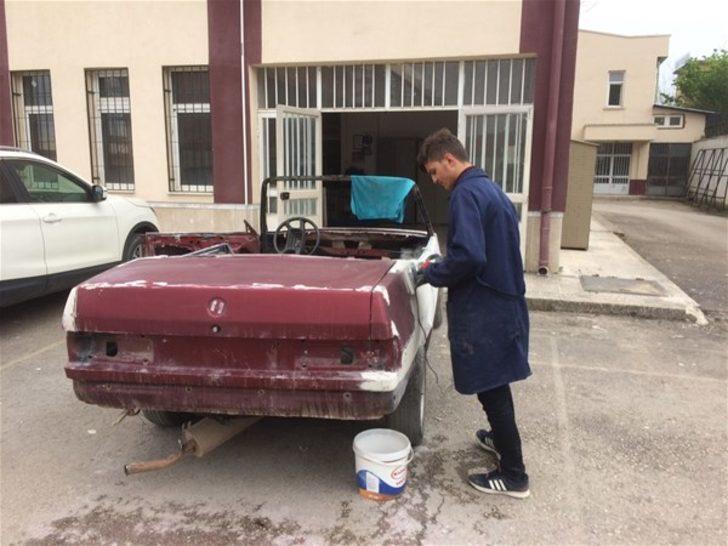 Hurda aracı spor otomobile dönüştürdüler  G4