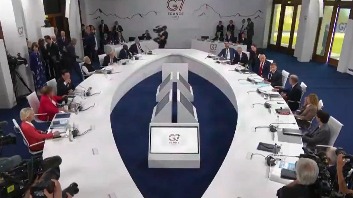 D&uuml;nya liderleri bekledi, Trump ın ilk c&uuml;mlesi olay oldu:  Patron benim  2
