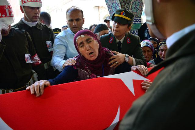 Ağrı şehidi Recep Yıldırım'ı son yolculuğuna 5 bin kişi uğurladı