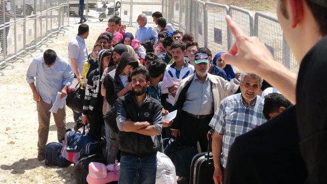 Suriyeliler, bayram i&ccedil;in &uuml;lkelerine d&ouml;n&uuml;yor 1