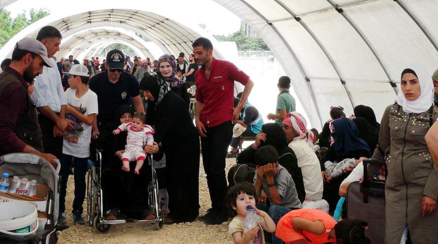 Suriyeliler, bayram i&ccedil;in &uuml;lkelerine d&ouml;n&uuml;yor