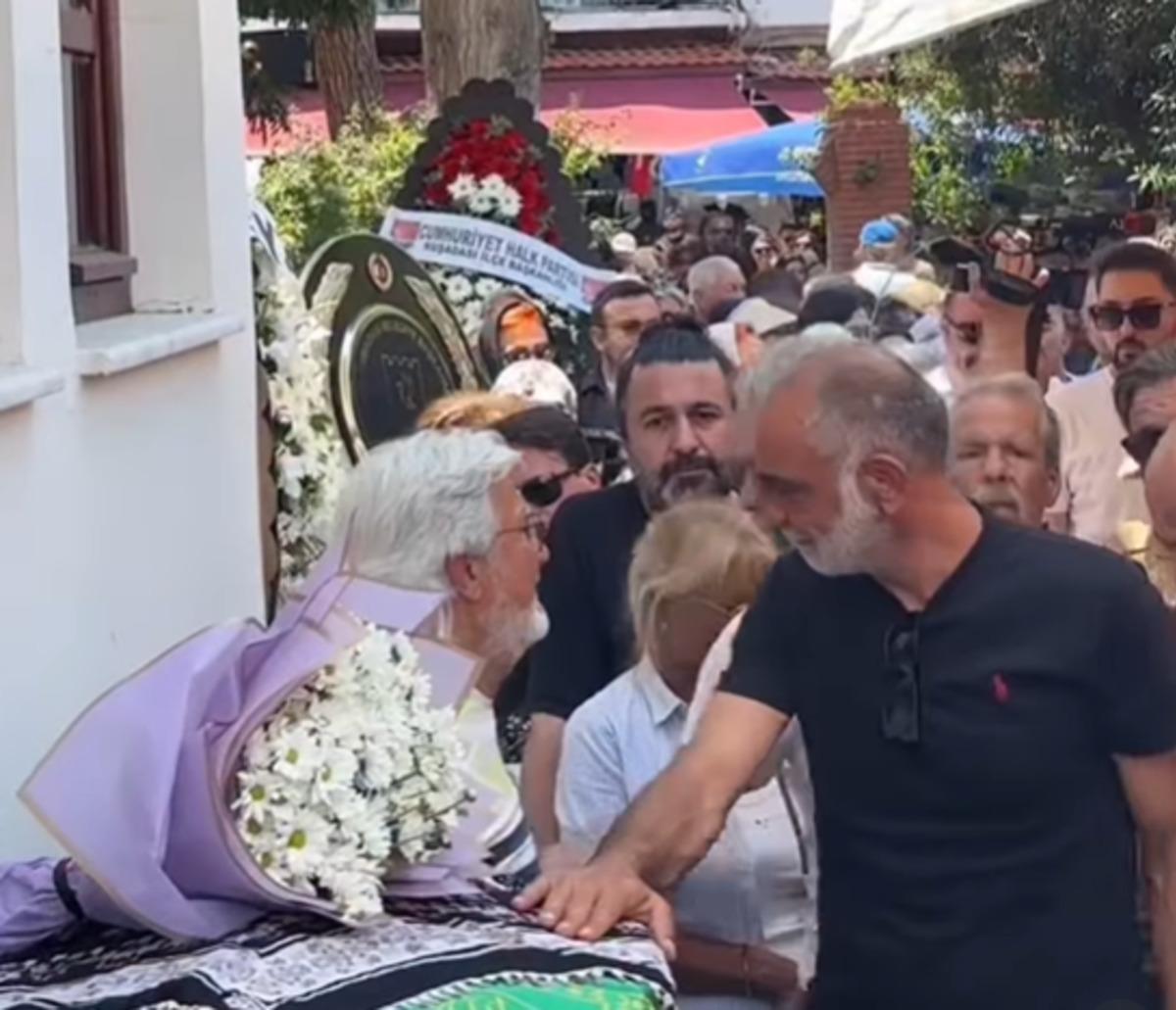 Ece İrtem in cenazesi camiye getirildi! Fotoğraf yarışı pes dedirtti 3