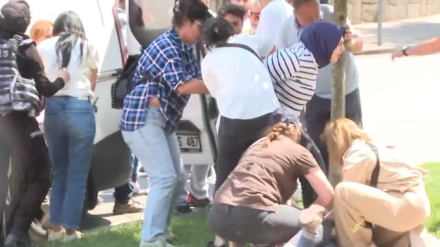 Açlık grevindeki öğretmenlere polis müdahalesi! Gözaltılar var