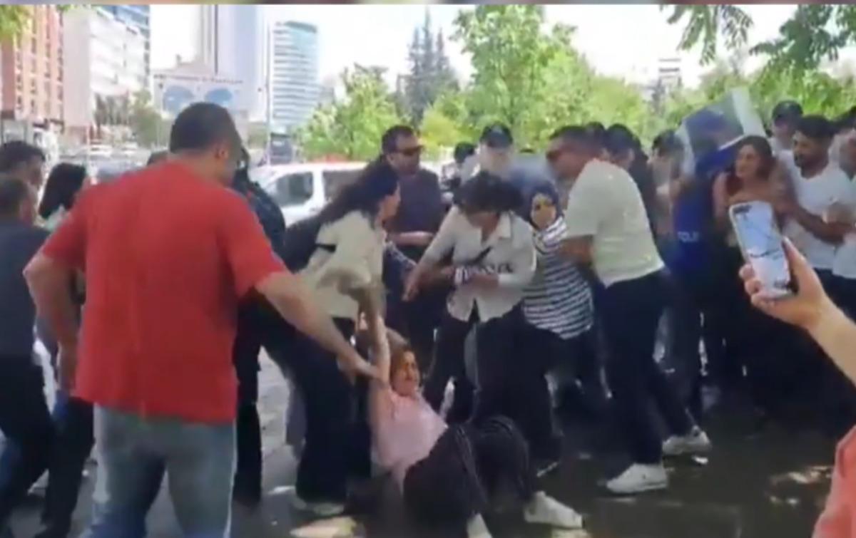A&ccedil;lık grevindeki &ouml;ğretmenlere polis m&uuml;dahalesi! G&ouml;zaltılar var 4