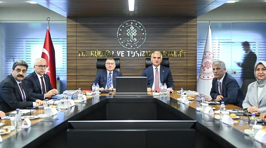 Bakan Ersoy Sivas heyetini kabul etti! K&uuml;lt&uuml;r, gastronomi ve yatırım başlıkları masaya yatırıldı