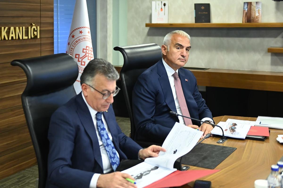 Bakan Ersoy Sivas heyetini kabul etti! K&uuml;lt&uuml;r, gastronomi ve yatırım başlıkları masaya yatırıldı 3