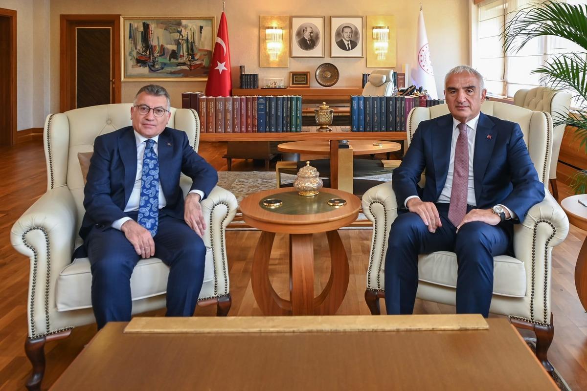 Bakan Ersoy Sivas heyetini kabul etti! K&uuml;lt&uuml;r, gastronomi ve yatırım başlıkları masaya yatırıldı 4