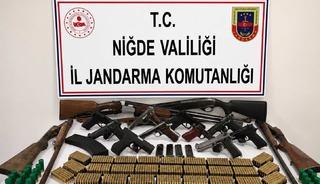 Niğde merkezli silah ka&ccedil;ak&ccedil;ılığı operasyonunda 14 zanlı yakalandı