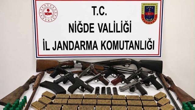 Niğde merkezli silah kaçakçılığı operasyonunda 14 zanlı yakalandı