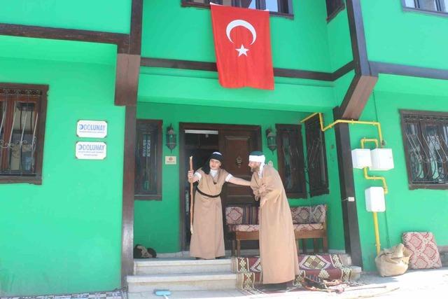 Yunus Emre’nin hayatı açık havada tiyatro oyunuyla sahnelendi 2