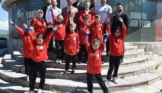Cimnastik&ccedil;iler analig yolcusu