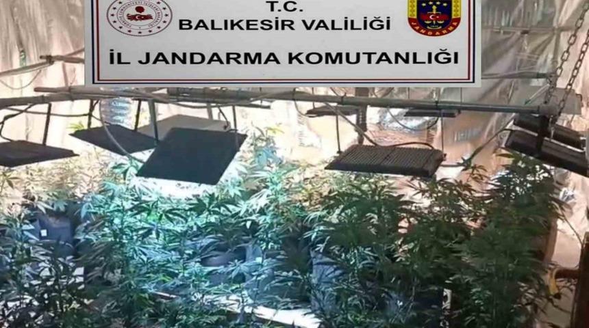 Zehir tacirlerinin yeni sistemini jandarma &ccedil;&ouml;kertti