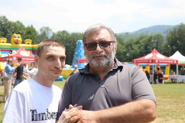 &Ouml;zel &ccedil;ocukların kahkahaları g&ouml;ky&uuml;z&uuml;ne y&uuml;kseldi 8