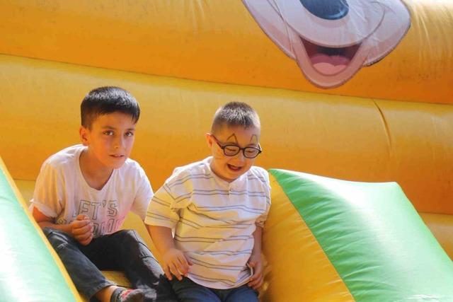 &Ouml;zel &ccedil;ocukların kahkahaları g&ouml;ky&uuml;z&uuml;ne y&uuml;kseldi 4