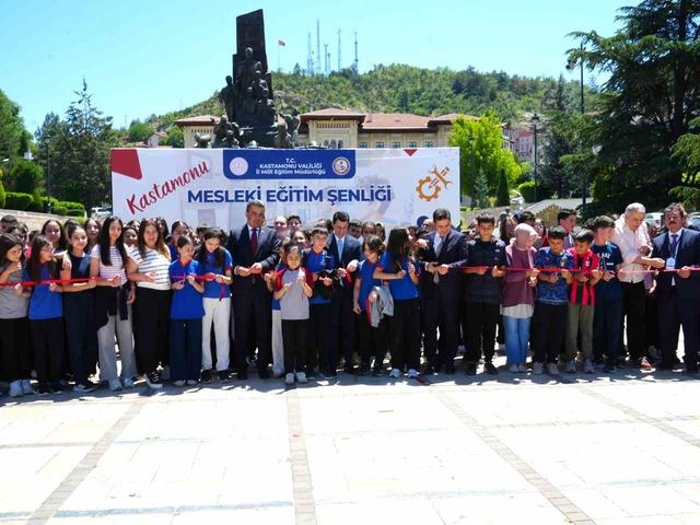 Meslek lisesi öğrencilerinin yaptığı ürünler görücüye çıktı 6