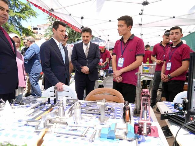 Meslek lisesi öğrencilerinin yaptığı ürünler görücüye çıktı 1