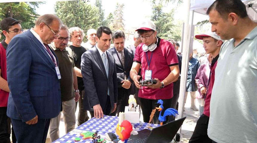 Meslek lisesi &ouml;ğrencilerinin yaptığı &uuml;r&uuml;nler g&ouml;r&uuml;c&uuml;ye &ccedil;ıktı