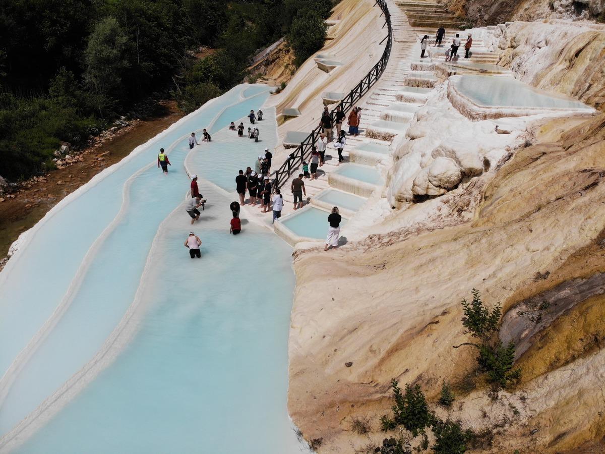 Karadeniz in Pamukkale si: 2 aydır akın akın geliyorlar 3