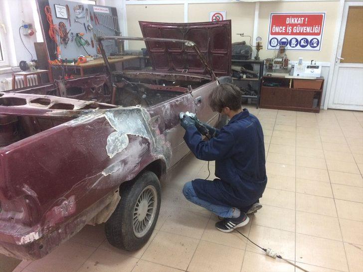 Hurda aracı spor otomobile dönüştürerek baştan yarattılar G1