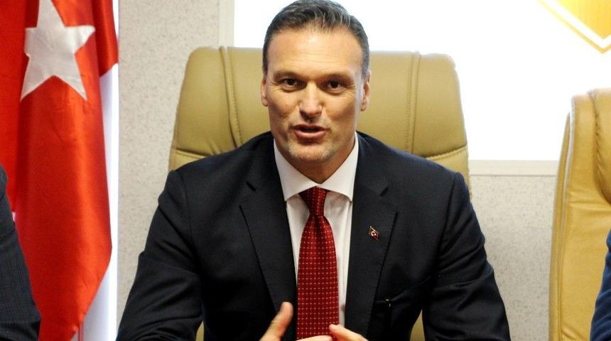 Alpay Özalan, AK Parti İzmir milletvekili adayı oldu