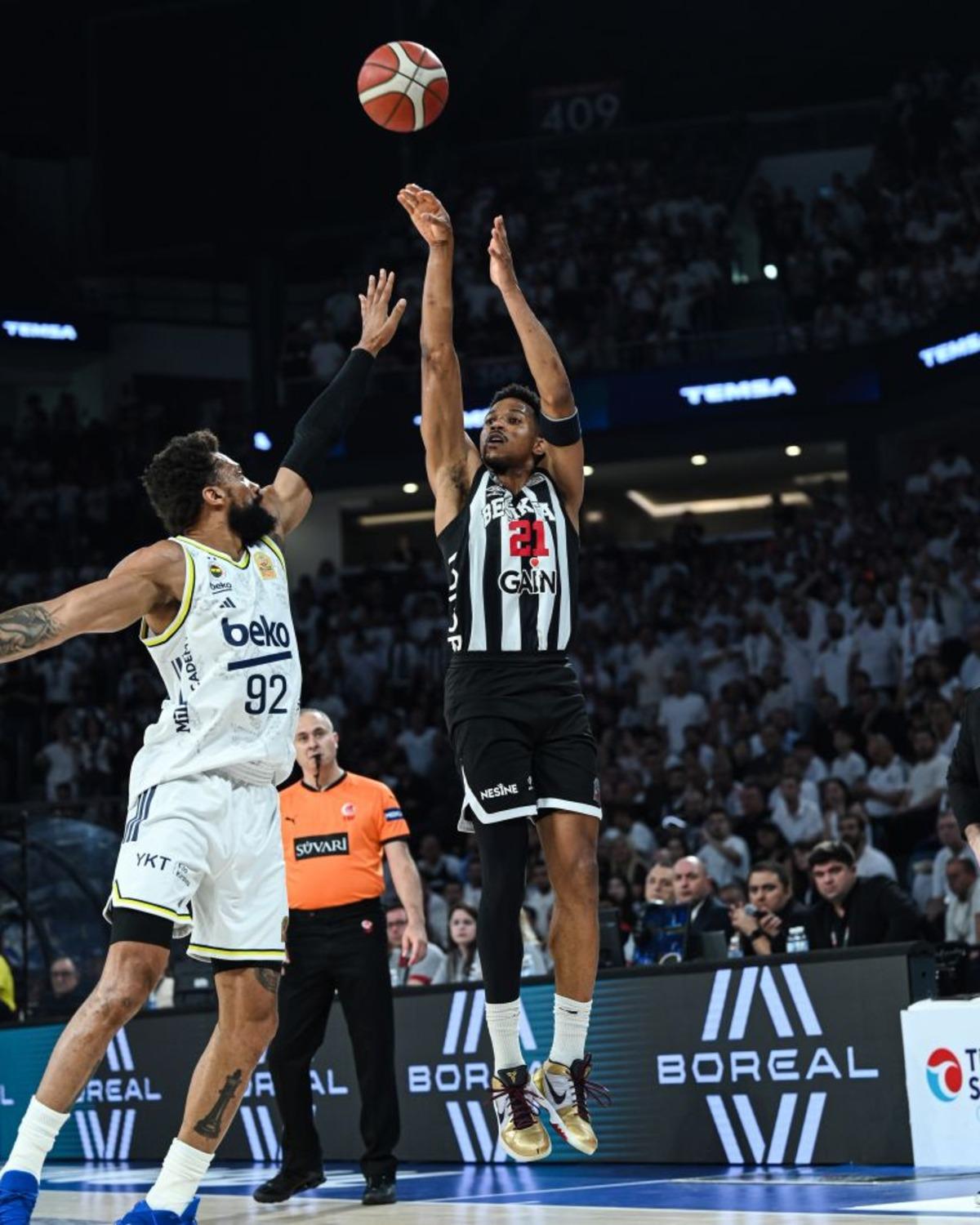 Derbide zafer Fenerbah&ccedil;e Beko nun! Beşiktaş Gain i ge&ccedil;tiler 1