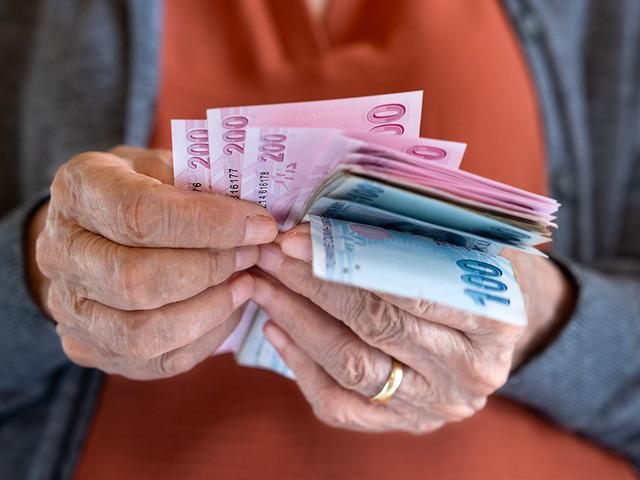 AK Parti kaynaklarından en d&uuml;ş&uuml;k emekli maaşı rakamı 'Altında olmayacak'