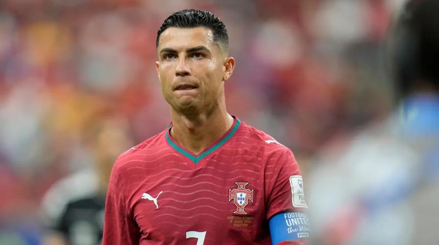 Cristiano Ronaldo ile dalga ge&ccedil;tiler! Sosyal medya yıkılıyor