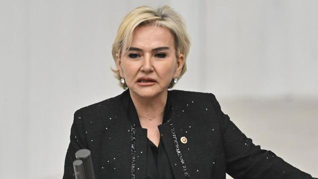 Kulislerde Nimet &Ouml;zdemir iddiası! Ger&ccedil;ekleşirse &uuml;&ccedil; yılda &uuml;&ccedil;&uuml;nc&uuml; partisi olacak