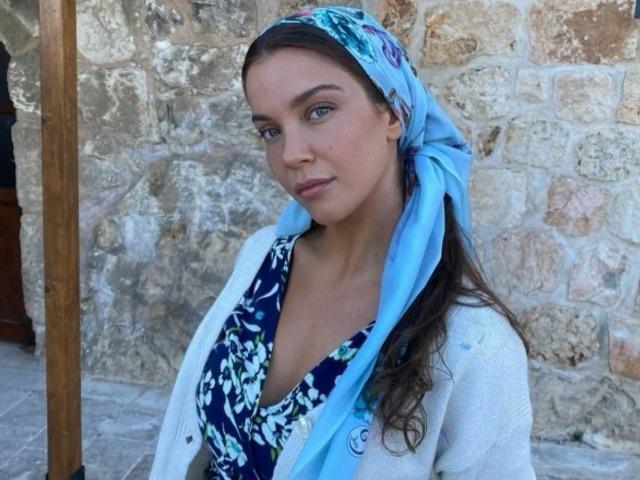 Aşka geldi! Sevgilisini &ouml;pmelere doyamadı  