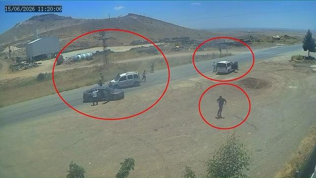 Akraba aileler birbirine girdi, ortalık savaş alanına döndü! Silahlar konuştu: Yaralanma anları kamerada 3