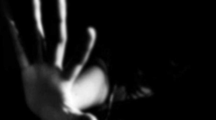 Genç kız, babasının arkadaşı tarafından tecavüze uğradı